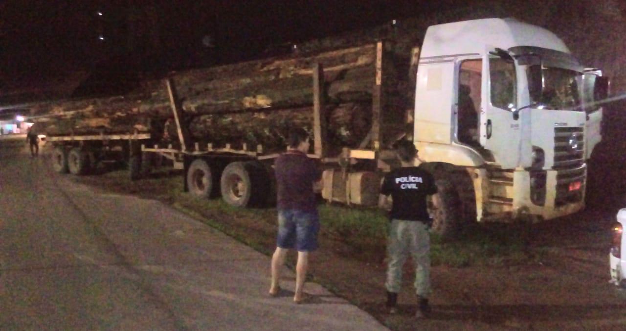 POLÍCIA CIVIL APREENDE GRANDE QUANTIDADE DE MADEIRA ILEGAL E PRENDE DUAS PESSOAS EM TARTARUGALZINHO